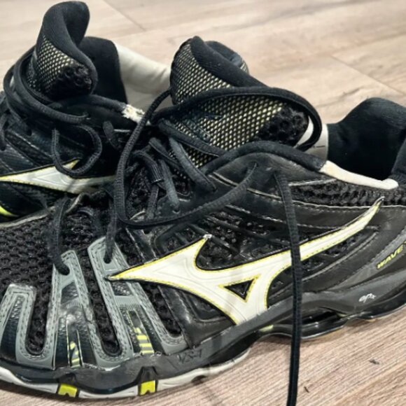 Mizuno Court Shoes (Size 10) - Picture 1 of 6